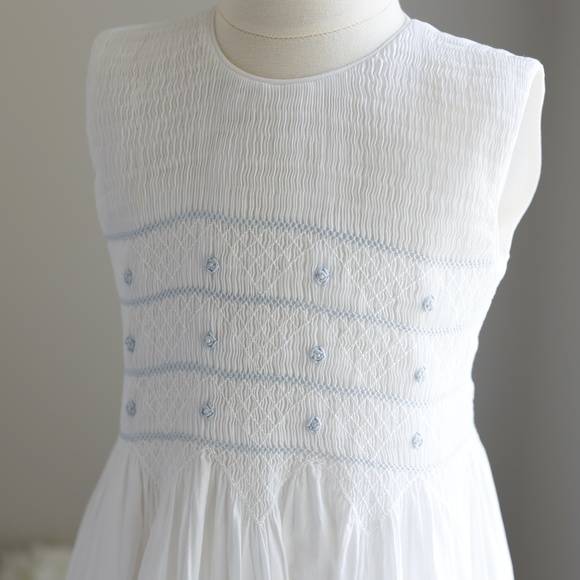 Strasburg Dress Smocked Sleeveless White Blue Accents Size 10 - Picture 5 of 7